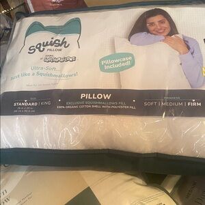 NEW Squishpillow by squish mellows  standard size Firm Ultra-Soft White Pillow